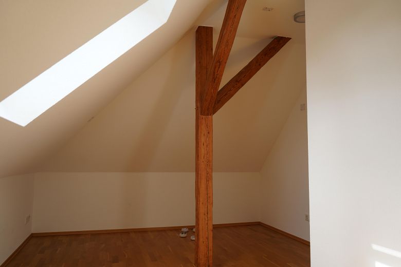 Charme historique. Confort de vie moderne. Un chez-soi avec du caractère. – Schlafzimmer 3 (DG)