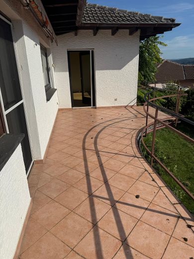 Großzügiges Einfamilienhaus mit Fernblick – Balkon
