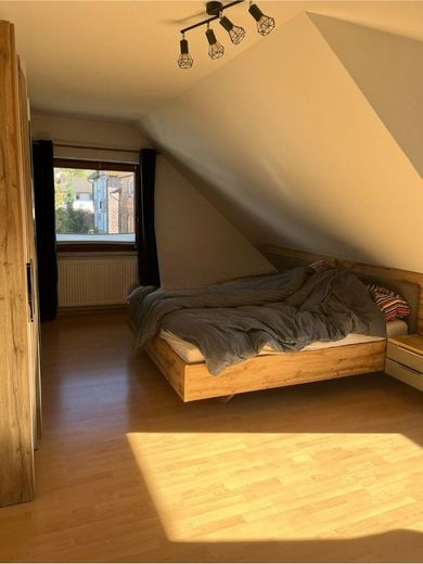4-Zimmer-Mietwohnung mit Balkon, nähe Bahnhof – Schlafzimmer - www.immobilien-heise.de