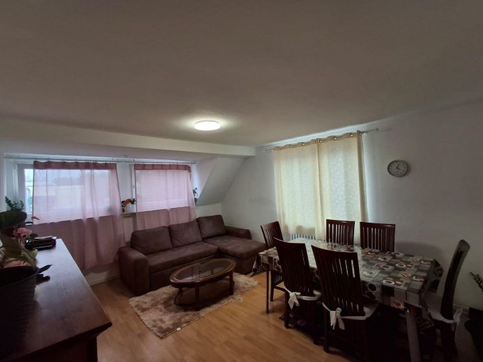 3 Familienhaus zu verkaufen – 1. OG