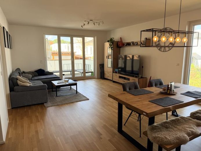 EUPORA® Immobilien: Schöne Wohnung mit Balkon in Kirchheimbolanden am Schloßgarten. – Foto 1