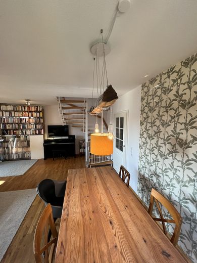 Moderne 4-Zimmer Maisonette-Wohnung mit Balkon und Tiefgarage in Nidderau Eichen – Foto 3