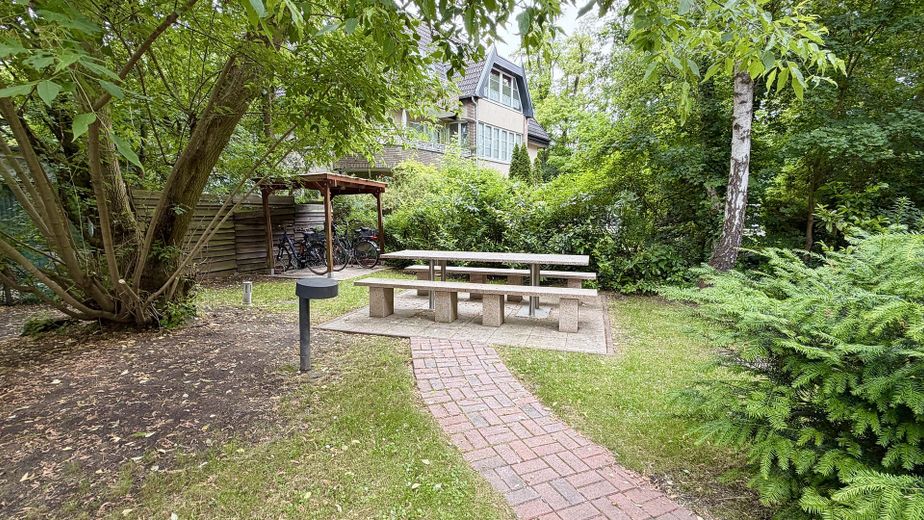 Berlin-Kladow -kernsanierte 3 Zimmer Maisonette Wohnung mit kleinem Garten – Gemeinschaftsgartenbereich 2