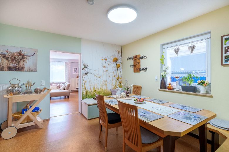 Essbereich Blick zu Wohnzimmer