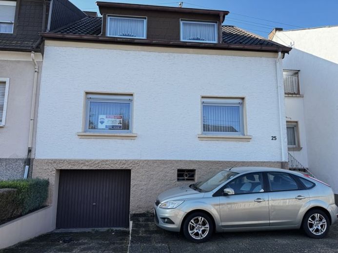 Schwalbach, POSIZIONE TOP: Attraente casa a schiera con giardino e garage, su un terreno di 384 m² esposto a sud-ovest – Photo 1