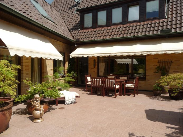 In vendita casa di alta qualità, molto ben curata, con fascino e due unità abitative – Große Terrasse