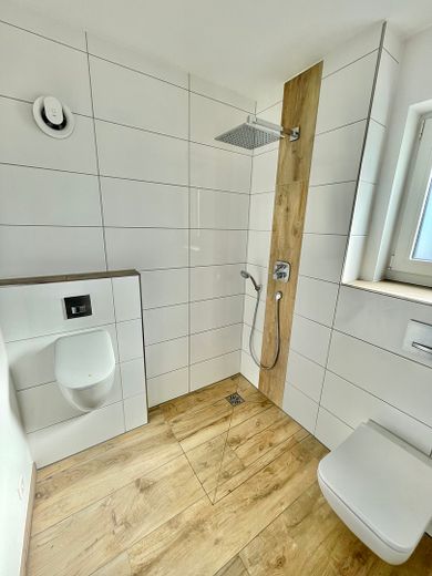 Neuwertiges und modernes Haus in Traumlage – Foto 13