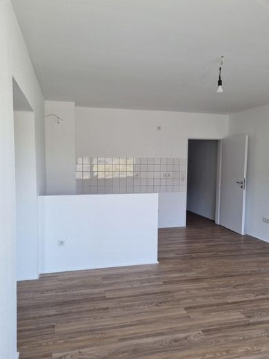 Helle 2- Zimmer Wohnung zur Miete – Wohnküche