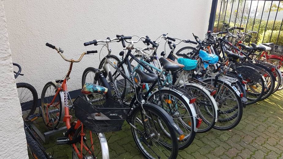 JOKER : 2 Zi. möbliert direkt an der Alster  mit Garten Süd-West - BLICK auf den FEENTEICH – Fahrradport