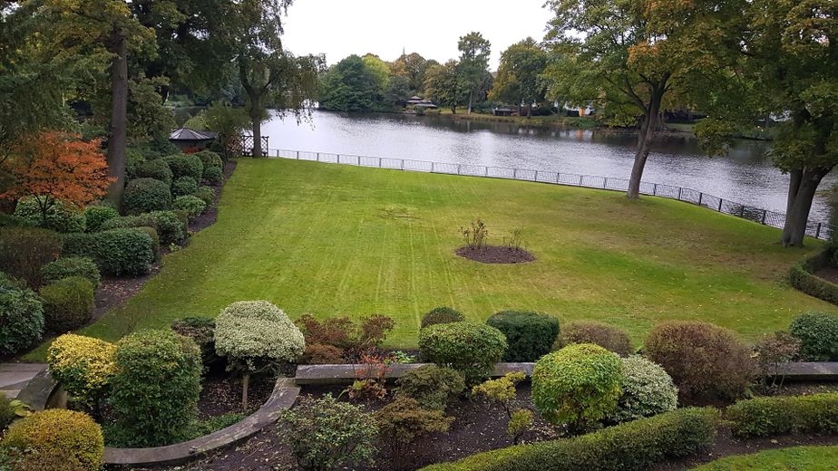 JOKER : 2 Zi. möbliert direkt an der Alster  mit Garten Süd-West - BLICK auf den FEENTEICH – Garten zur Mitbenutzung