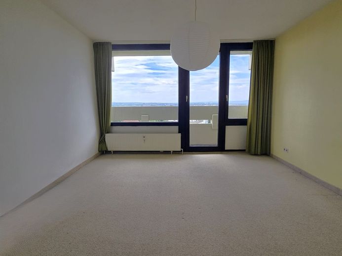 Hochheim Skyline:
3-Zimmer; 96 m²; überdachte Terrasse; toller Fernblick; seniorengeeignet! – Schlafzimmer