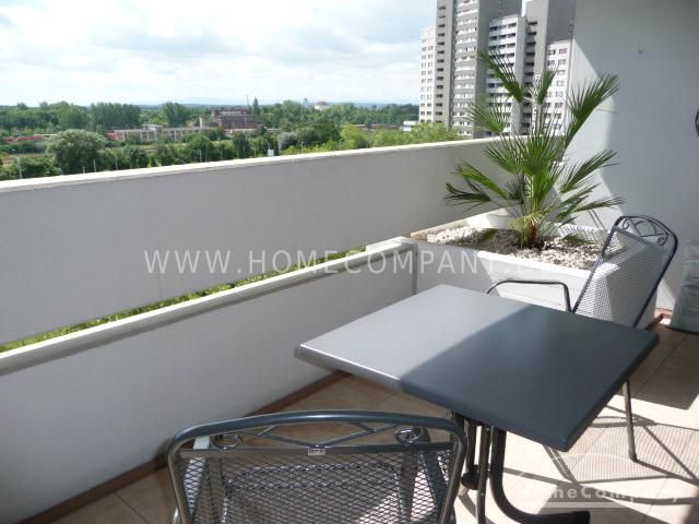 3 Zi. Whg, saniert, möbliert,  Großes Wohn/Esszimmer (60 qm),  2 Balkone PKW Stellplatz vorhanden. – 395c6dfca320e296bac695f8ffea12511edc1eba.jpg
