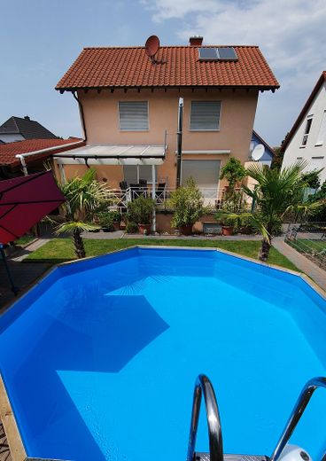 Pool und Haus