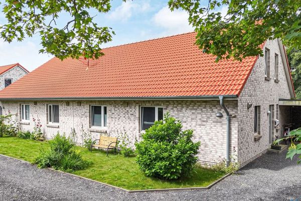 Ruhig gelegenes Zweifamilienhaus in Humptrup – Ideal für Kapitalanleger und Eigennutzer