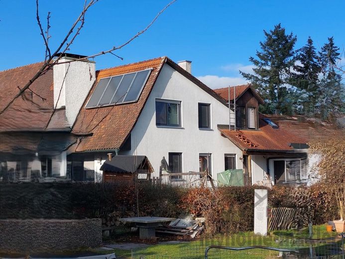 Hier stecken viele Optionen für Sie drin - Doppelhaushälfte mit Garten und Erweiterungsmöglichkeiten – Hausansicht Süden
