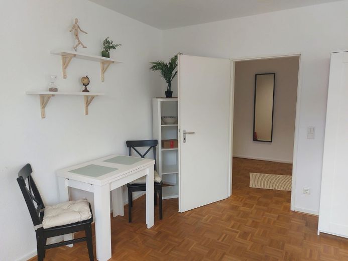 Gemütliche und voll möblierte Apartment-Whg in guter Wohnlage nahe Wienburgpark – Wohn-/Schlafzimmer