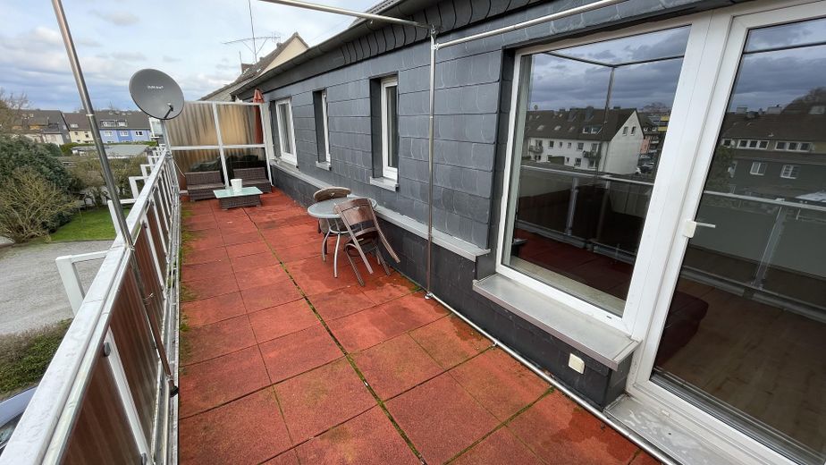 2,5 Raum Südstadt, Balkon 18 m², Wannenbad + Fenster, Energetik erfüllt, viele Dämmungen – sehr großer Balkon