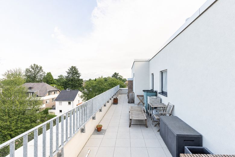 Ático de nueva construcción con terraza XXL en la azotea, cocina equipada, ascensor, energía renovable – Foto 1