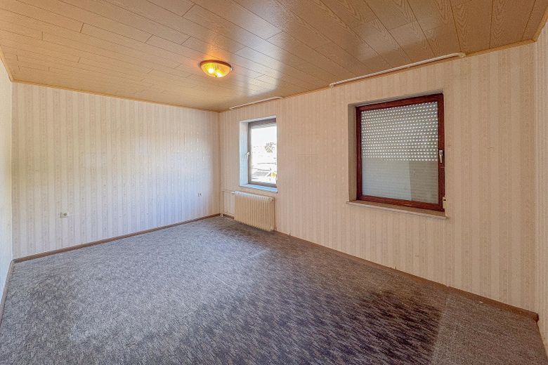 REIHENHAUS – DOPPELGARAGE – TERRASSE – GARTEN – RENOVIERUNGSBEDÜRFTIG – Schlafzimmer - 1. OG