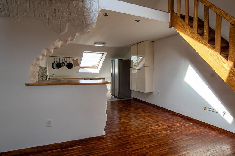 Exklusive Dachgeschosswohnung mit Dachterrasse, Empore und Altbaucharme – Foto 22
