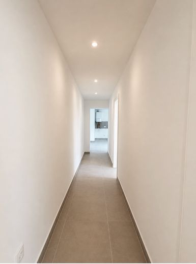 In Toplage von Düsseldorf - frisch sanierte Wohnung – Flur