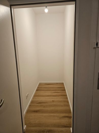 Vente directe : majestueux appartement de 5 pièces avec balcon, près de Hafeninsel Offenbach – Foto 2