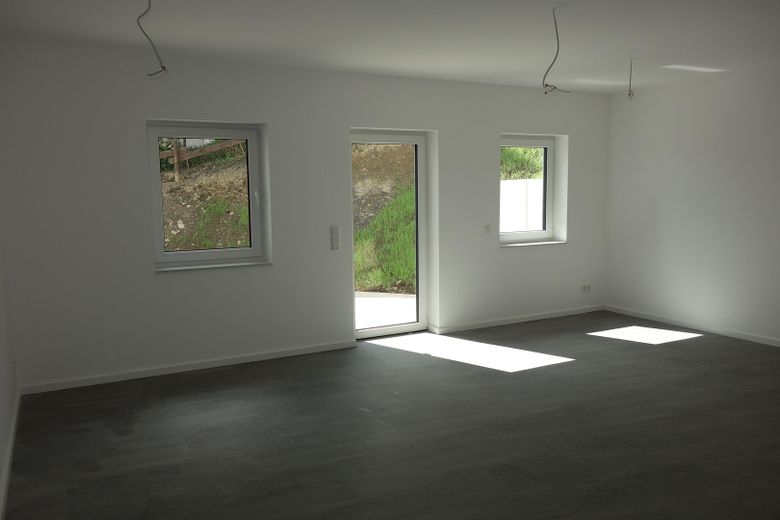 Moderne Neubau-Wohnung mit Einbauküche + großer Terrasse! – Foto 4