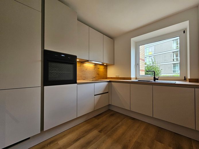 Modern wohnen im Alstertal – stilvoll modernisiert, Südloggia & provisionsfrei – Foto 4