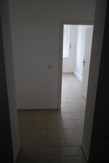 Großzügige 3-Zimmer mit Laminat, EBK und Wannenbad in zentraler Lage! – SAM_7706