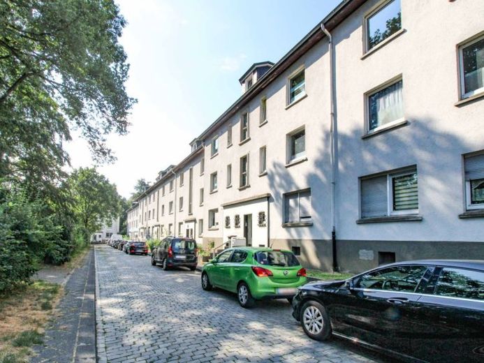 Complejo residencial con 10 edificios de viviendas plurifamiliares y potencial de desarrollo en Remscheid – Foto 1