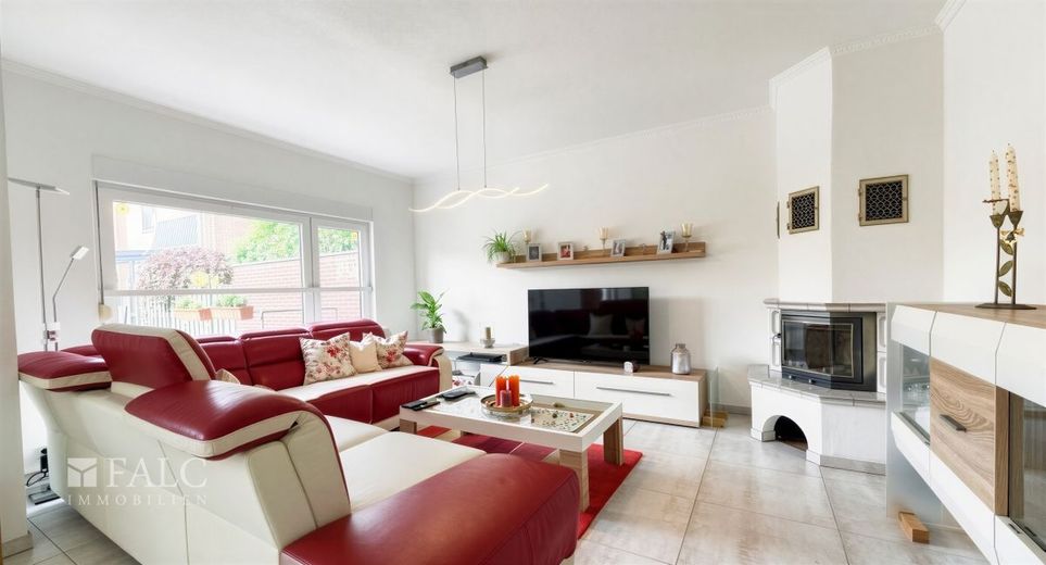 Ein Platz für die Familie - Gepflegtes Reihenendhaus mit Garten und ausbaufähigem Dachgeschoss – Wohnzimmer