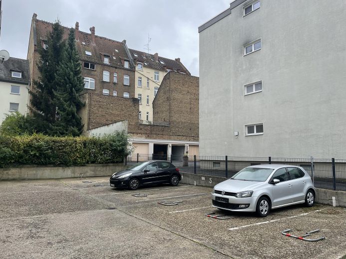 Parklapltz vor der Tür