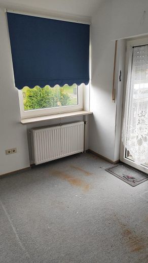 Kleines Zimmer mit Balkon