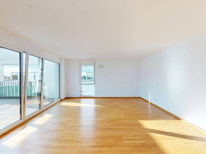 Ampio appartamento di 3 locali con cucina componibile e spaziosa terrazza panoramica nel quartiere FRANKLIN – Ansicht I: Wohn- und Esszimme…