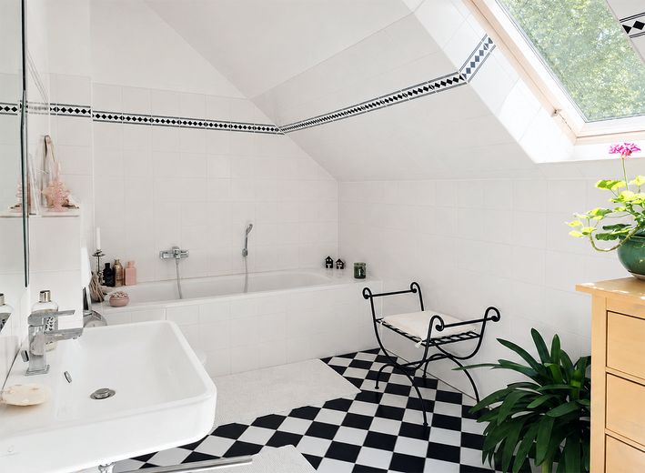 Bad mit Badewanne