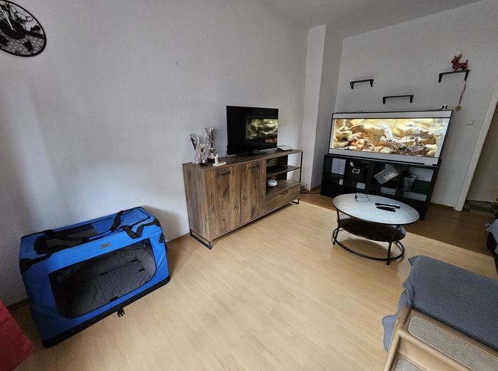 5.5% से अधिक प्रतिफल के साथ Köln Mühlheim में आकर्षक निवेश – Wohnzimmer 1