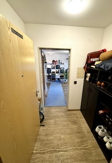 1,5 Zimmerwohnung mit Balkon, Aufzug und Garagenstellplatz in Blaustein-Klingenstein – Flur