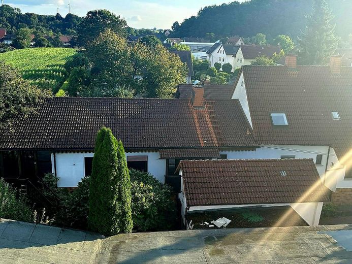 Wohnensemble aus zwei verbundenen Hausteilen – 244 m² Wohnfläche, Wintergarten & Sauna – Foto 6