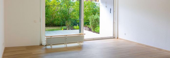 Schöne 4-Zimmerwohnung mit neuer Küche und Terrasse - Erstbezug nach Sanierung – Wohnzimmer