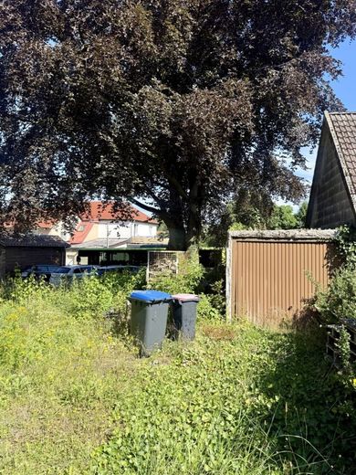 Ihre Chance: Dreifamilienhaus mit Garten, Balkon &amp; zwei freien Wohnungen – Garage