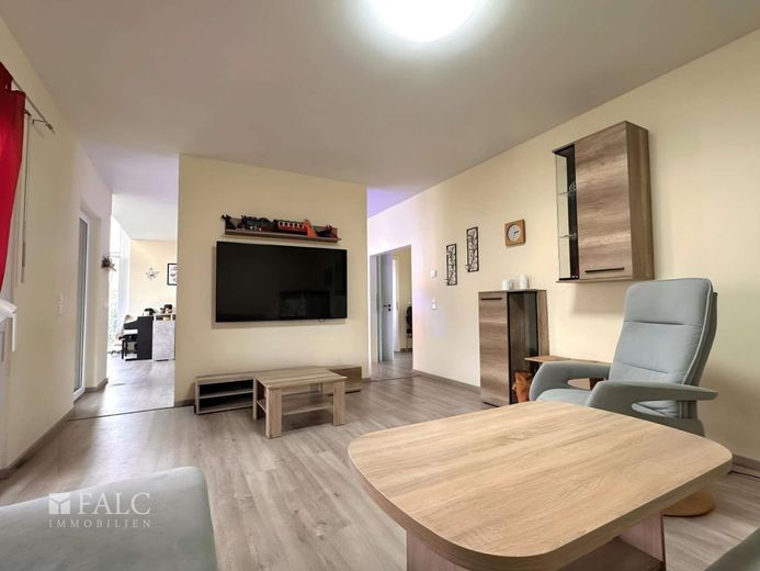 ***Exklusives Einfamilienhaus mit gehobener Ausstattung*** – Wohnzimmer
