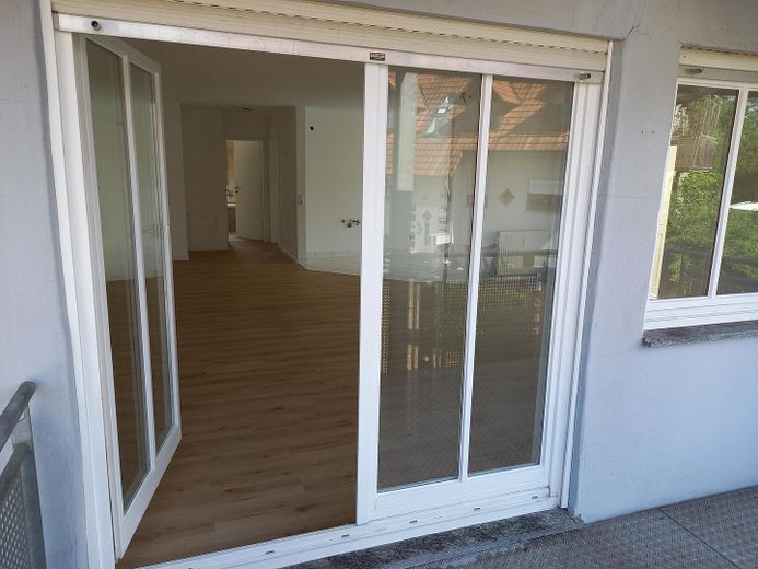 Lichtdurchflutete Zweizimmerwohnung – Vom Balkon in die Wohnung