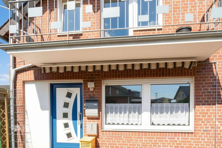 Charmantes Ein- bis Zweifamilienhaus mit Garage! – Frontansicht