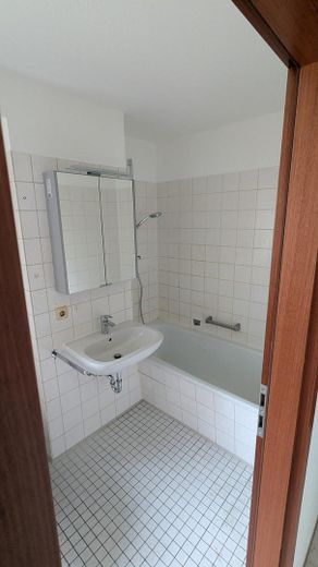 Stuttgart’ta, S-Bahn 5 dakika uzaklıkta, teraslı ve EBK’li geniş 1 odalı giriş katı dairesi – Foto 4