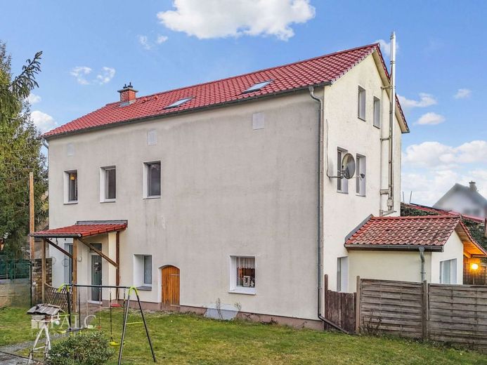 Solide Kapitalanlage südlich von Berlin mit Perspektive auf Eigenbedarf – Hauseingang Wohnung oben