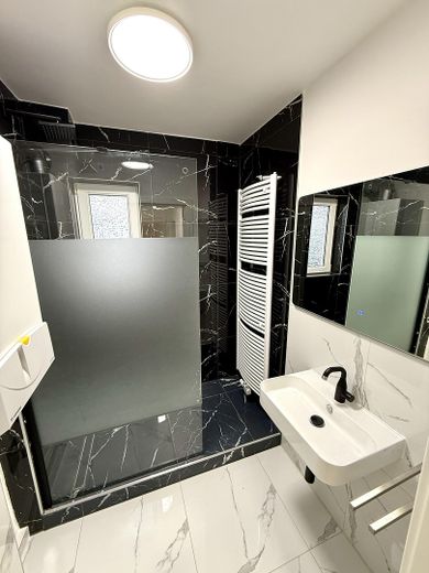 Frisch renovierte 3-Zimmer-Wohnung mit Südbalkon, Garage & Top-Potenzial – Bad
