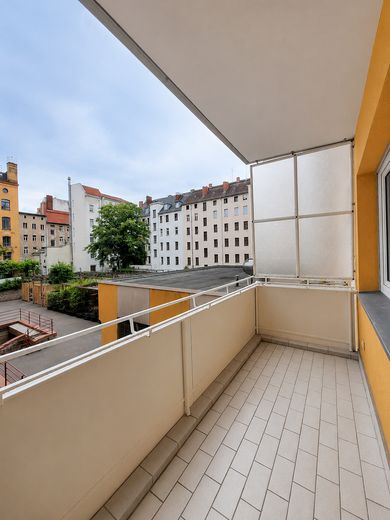 Attraktive 2-Zimmer-Wohnung mit zwei Balkonen in begehrter Lage von Berlin-Kreuzberg – Balkon zum Hinterhof