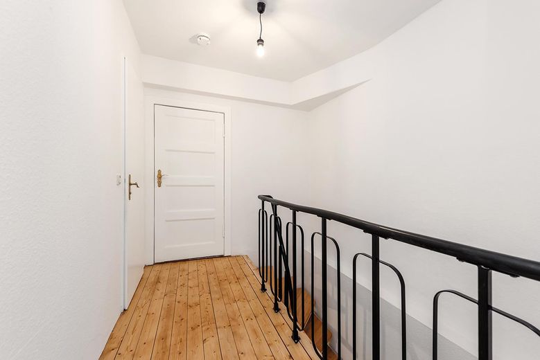 Auguststraße 89 - Maisonette libera in tranquilla posizione nel cortile interno – 08_Flur_1.OG_Maisonette