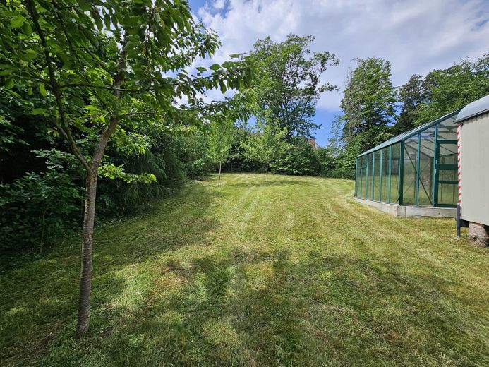 Wohnen mit Charakter: Charmantes Einfamilienhaus mit großem Garten & Kamin – Teil des Gartens