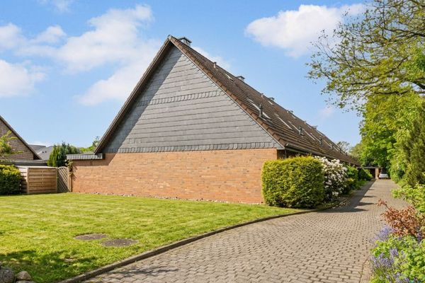 Gepflegtes Reihenanfangshaus mit Carport